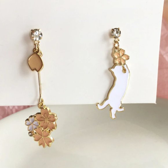 Sakura Kitten Earrings - Picture 2 of 2